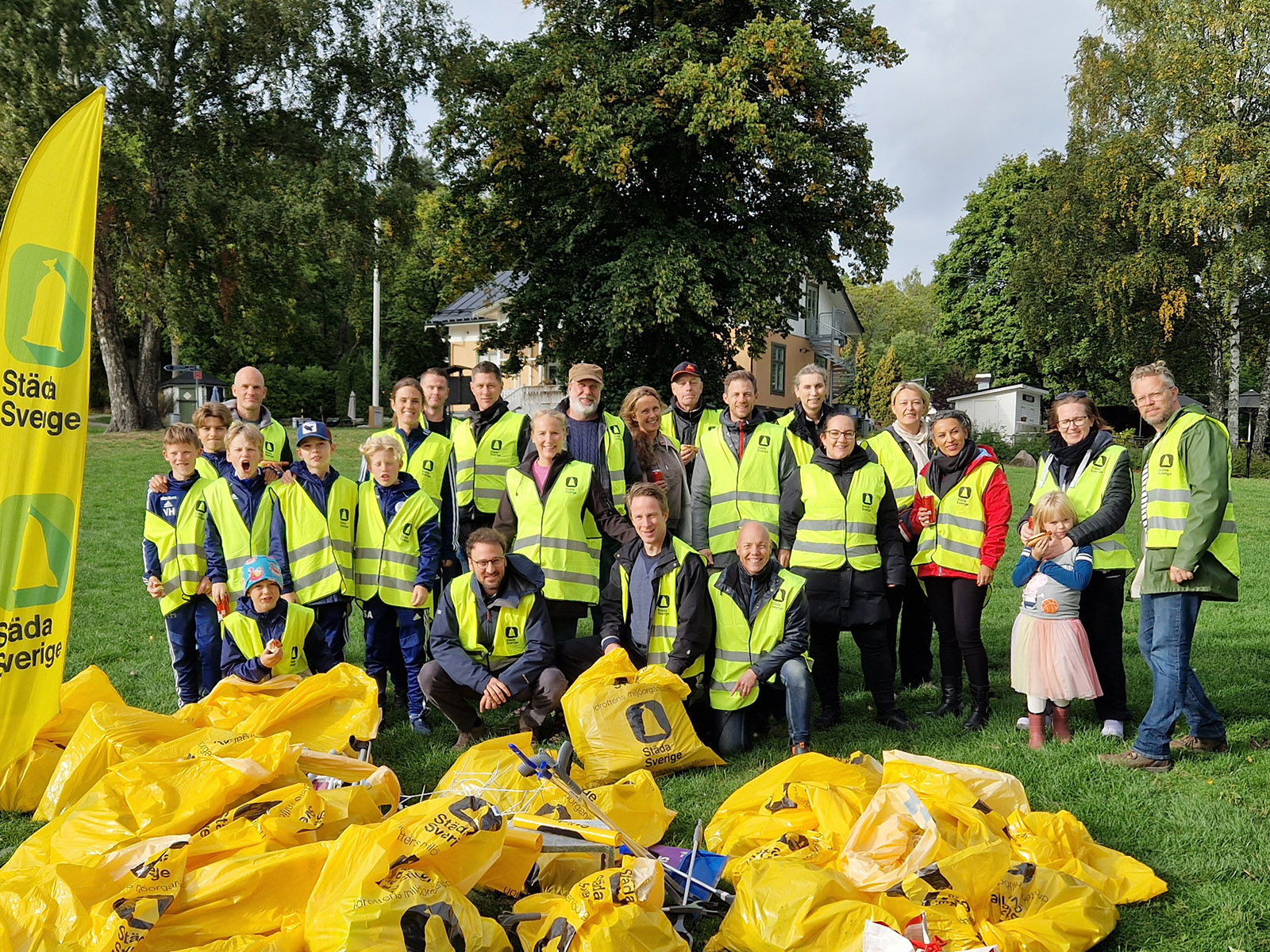 Sika Sverige volontärstädar vid Mälaren med lokal förening